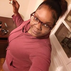 Meet your Posher, Monique